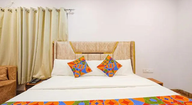 FabHotel Midnight Inn