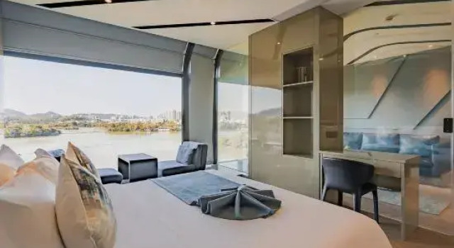 Двухместный люкс с видом на озеро Veee Hotel