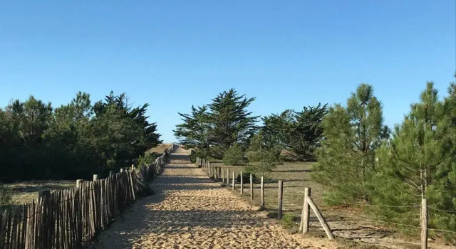 Коттедж Maison, 2 chambres, 400m de la plage.