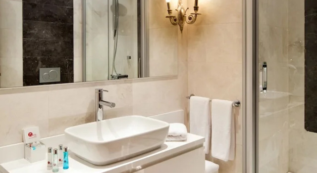 Executive pokoj s balkonem Gravis Suites