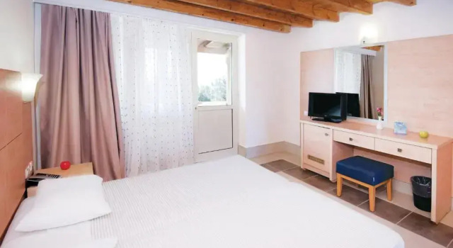 Четырёхместный номер Standard Achilleas Beach Hotel Adults Only