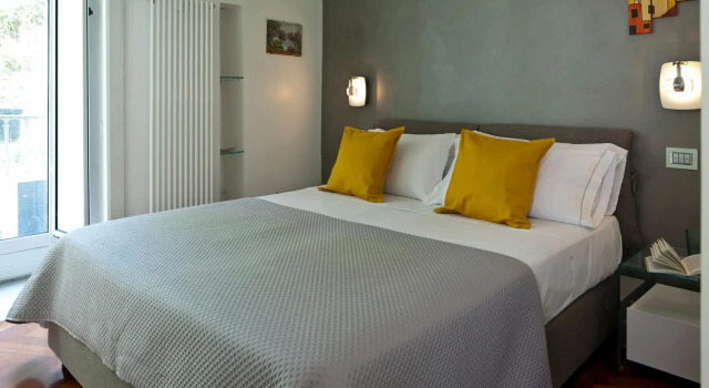 Elegant Apartment at Chiaia by Wonderful Italy