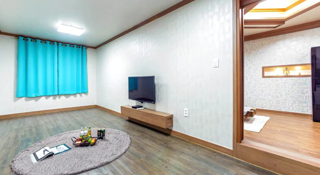Gyeongju the One Pension - Red, Забронировать Отель Отели провинции Кёнсан-Пукто с парковкой, Парковка