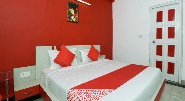 OYO 16687 Hotel Crystal Leaf