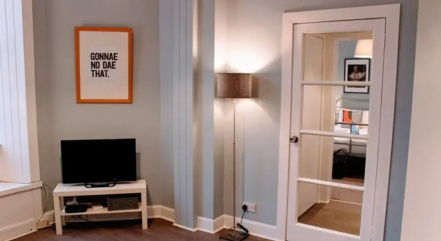 1 Bedroom Apartment In Edinburghs New Town, Забронировать Апартаменты/квартира Новый город Эдинбург, рядом с Железнодорожный вокзал Эдинбург-Уэверли