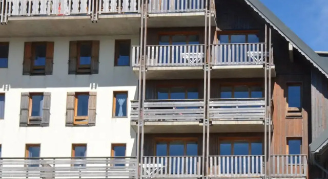 Apartment With 2 Bedrooms in Besse-et-saint-anastaise, With Wonderful Mountain View, Shared Pool and Wifi