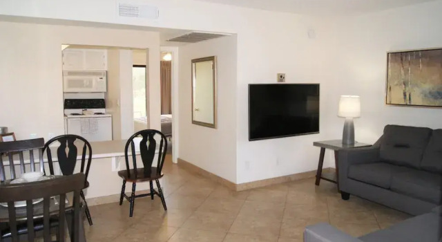 Апартаменты 119 Fully Furnished 1BR Suite-Outdoor Pool! by RedAwning