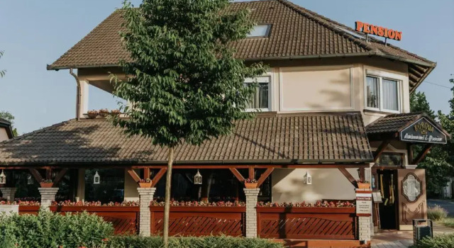 Номер Economy Korona Pension and Restaurant
