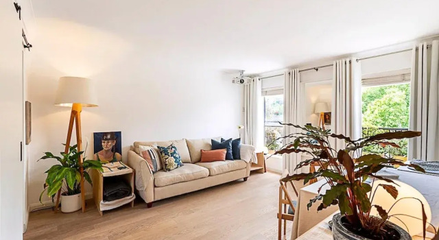 Modern Borough Retreat With Private Terrace