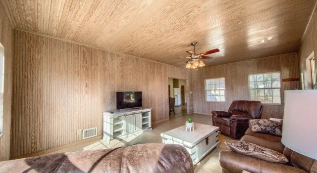 Pecan Farm Haus 2 Bedroom Cottage by RedAwning