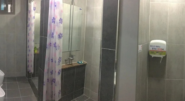 Кровать в общем номере (мужской номер) JJBro Hostel Guest House