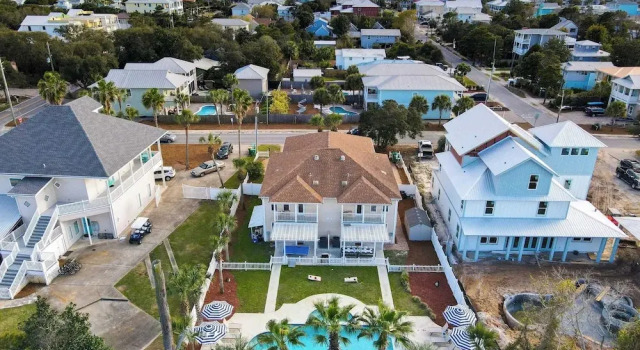 Sleeps 36 2 Homes, Walk to Beach, Priv Pool + Hot Tub Tidal Wave & Seacrest, Varaa Lomakoti Destin Emerald Coast
