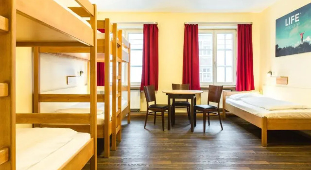 Кровать в общем номере (женский номер) Euro Youth Hotel Munich