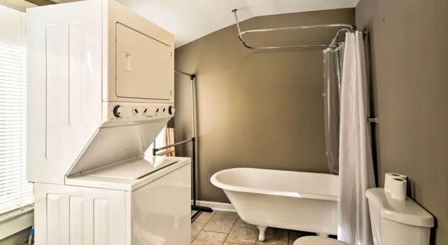 Апартаменты с 3 комнатами Stylish Vicksburg Apt w/ Porch - 2 Mi to Casino!