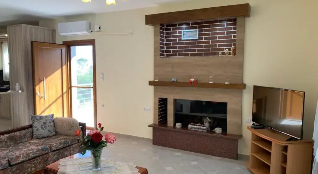 Lovely 2-bedroom holiday home in Nea Kallikratia, Book Hotel Kallikratia 