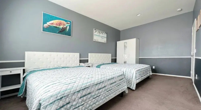 Room in House - Cheerful And Cozy one Large Bedroom, Rezervați Hotel Riverside California