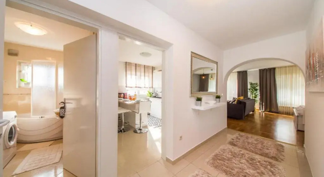 Houzzz21, Prenota Hotel Hotel a Maksimir con parcheggio, Parcheggio