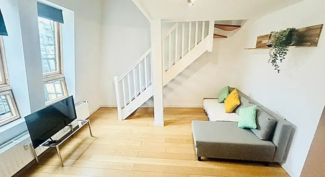 One bedroom flat near train station