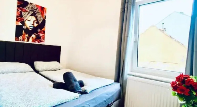 Budget Friendly 4 BR Apt for Groups, Rezervați Apartament Viena Austria, aproape de Liesing Railway Station