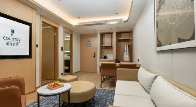 Люкс Deluxe Country Inn & Suites by Radisson Hotel (Xianning Media Building City Museum)