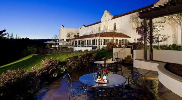 Четырёхместный семейный номер Standard Chaminade Resort & Spa