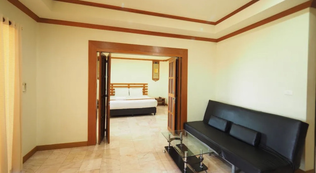 Люкс с балконом Amorn Sukhothai Hotel