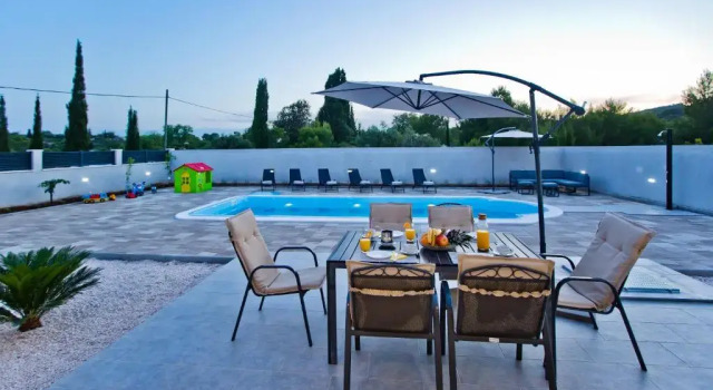 Вилла с 3 комнатами Villa Blazen
