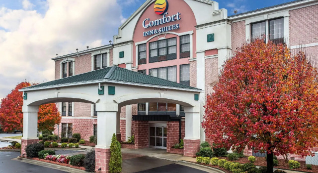 Четырёхместный номер Standard Comfort Inn & Suites Lake Norman