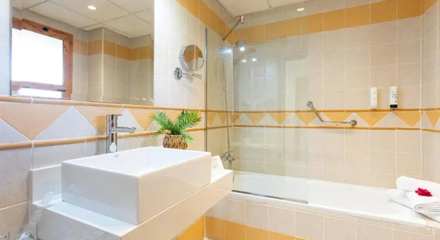 Трёхместный номер Standard Hotel Plaza Del Castillo