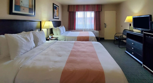 Четырёхместный номер Standard Quality Inn & Suites Anaheim at the Park