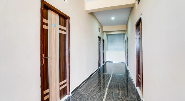 OYO 62615 Hotel White House, Rezerwuj Hotel Hajdarabad 
