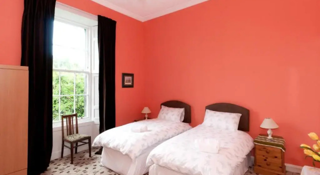 363 Spacious 3 bedroom 18th century property in the city centre