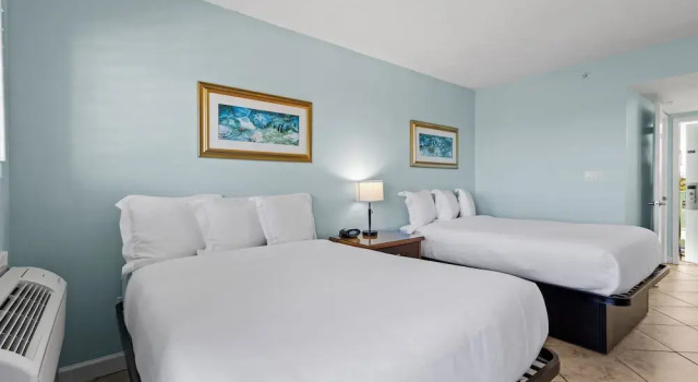 Студия Oceanfront Inn Room #22- Ocean View Balcony 2 Full Beds