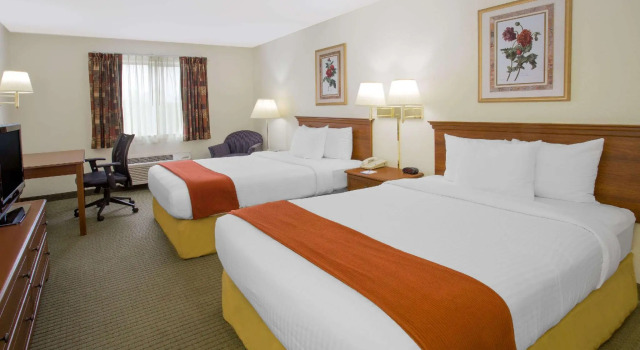 Четырёхместный номер Standard City Express By Marriott Freeport