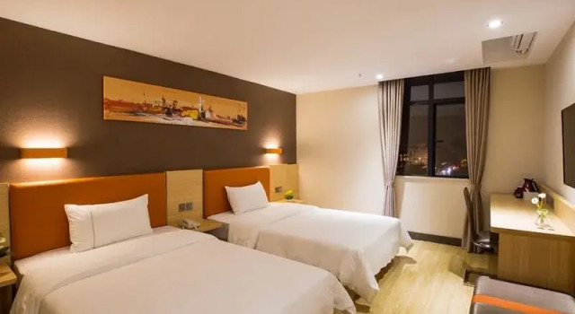 IU Hotel Linfen Houma Time Square Branch