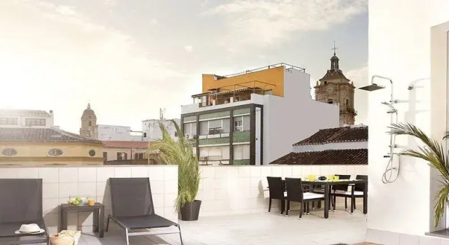 Living4Malaga Fajardo 6, Забронировать Отель Малага - центр Малага, рядом с Музей Кармен Тиссен