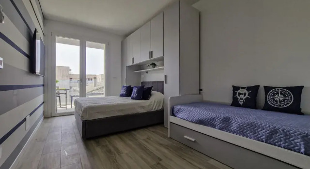 Renovated Flat Close to Shops and Beach
