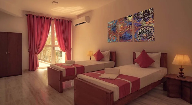 Трёхместный номер Standard с балконом и с видом на сад Bohemian Hostel - Negombo