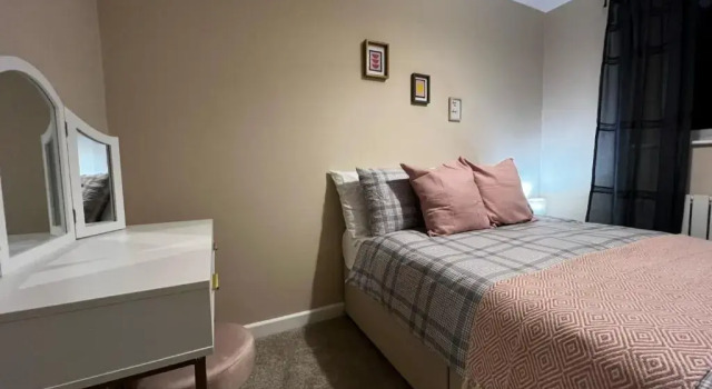Charming 4-bed House in Winchester,free Parking, Забронировать Отель Бизнес-отели Винчестера, рядом с Winchester City Council, 4* 5*