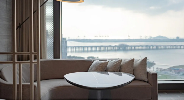 Двухместный номер Premium с видом на залив Conrad Shenzhen