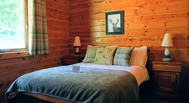 Cosy Rowan woodland lodge no1