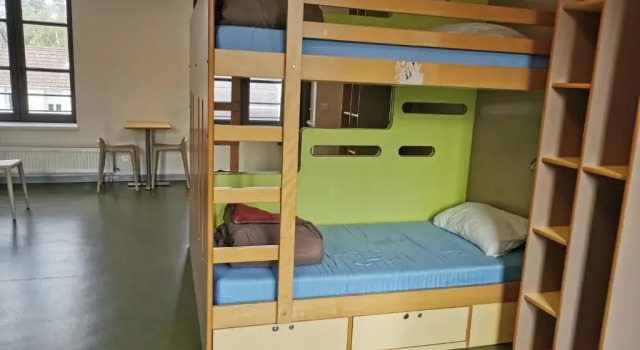 Кровать в общем номере (мужской номер) Auberge de Jeunesse HI Rouen