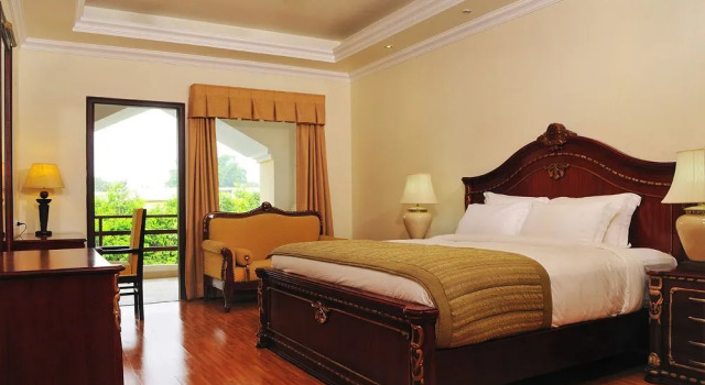 Le Roi - A Health Retreat, Rezerwuj Hotel Hotele w Uttarakhand z basenem, Basen