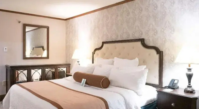 Двухместный люкс с балконом Best Western Plus Fairfield Executive Inn