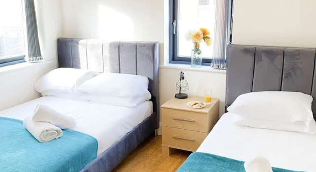 Апартаменты Tudors eSuites Balcony Apartment