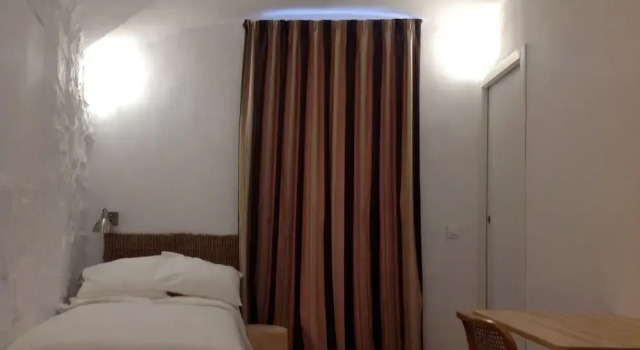 Casa Nidos, Забронировать Отель Отели Касерес с парковкой, рядом с Музей истории и культуры «Каса-Педрилья», Парковка