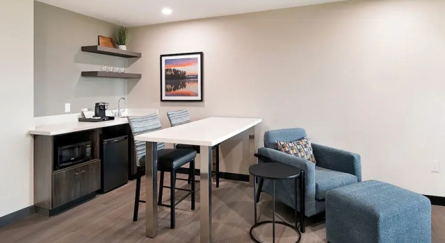 Двухместный люкс с балконом ClubHouse Hotel & Suites Rapid City
