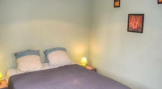 Gîte avec jardin clôturé et poêle à bois en Touraine - FR-1-381-481, Book Hotel  