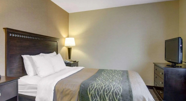 Шестиместный номер Standard Spark by Hilton Woburn Boston