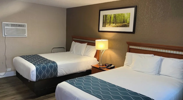 Четырёхместный номер Standard Champlain Motor Inn